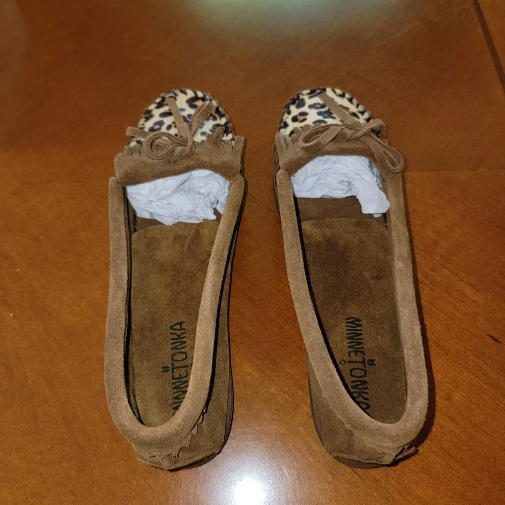 Minnetonka Leopard Moccasins Flats Slippers Size 7 NEW - Picture 3 of 7